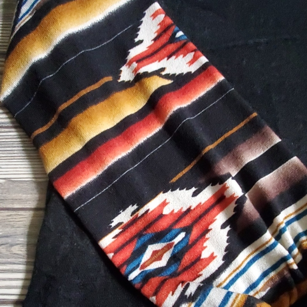 Last 1! Aztec long sleeve  sweater - Picture 6 of 6